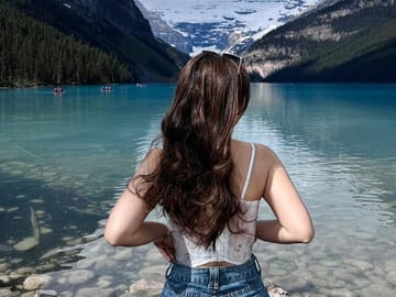 Day Trip to Lake Louise, Moraine Lake, and Johnston Canyon from Calgary