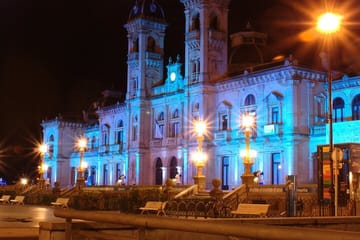 Cultural Walking Tour of San Sebastián's Old Town and Coastline
