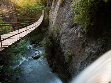 From Granada: Los Cahorros private hiking