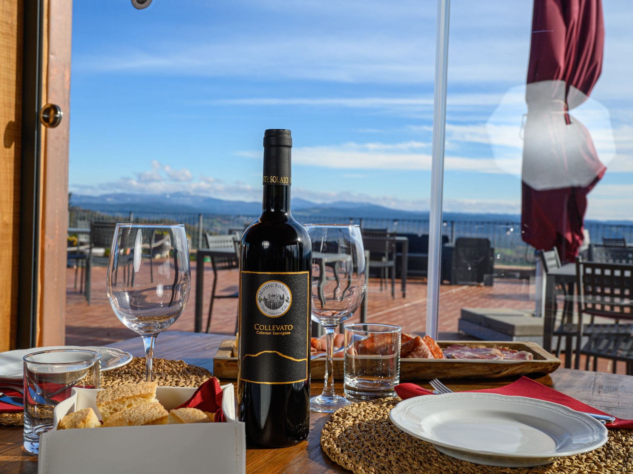 Wine Tasting with Local Food Pairing near Livorno