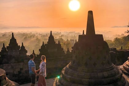 Yogyakarta: Borobudur Temple Climb Up and Prambanan Temple Tour