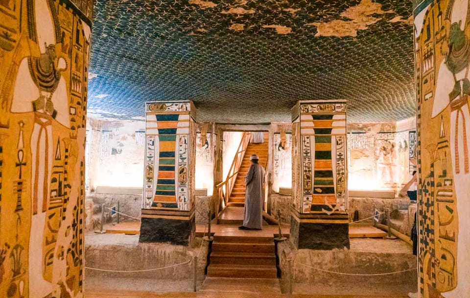 Private Cultural Tour of Nefertari's Tomb from Hurghada