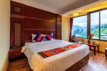 From Hanoi: 2-Day Hotel Overnight Sapa Tour by Limousine Van