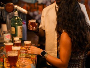 Barcelona: Beer Tasting with Drinks Included & Live Music
