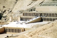 Luxor Valley of the kings, Temple Hatshepsut, colossi of Memnon 1