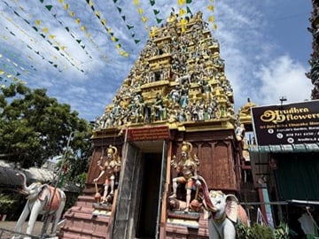 Colombo Tuk Tuk City Tour with Local Driver and Highlights