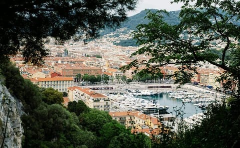 Photoshoot Walking Tour at Nice's Promenade des Anglais
