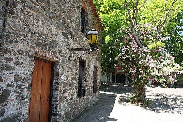 Colonia del Sacramento Day Trip with Optional Transfers from Buenos Aires