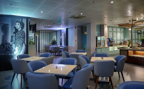 Relax at Tan Son Nhat Airport Business Lounge in Ho Chi Minh City