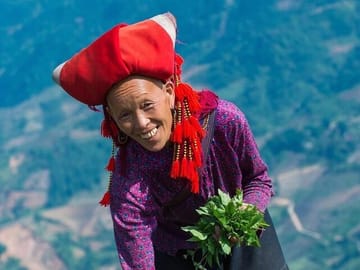 Authentic SAPA Tour: Textile Workshop– H'Mong Batik and Folk Art