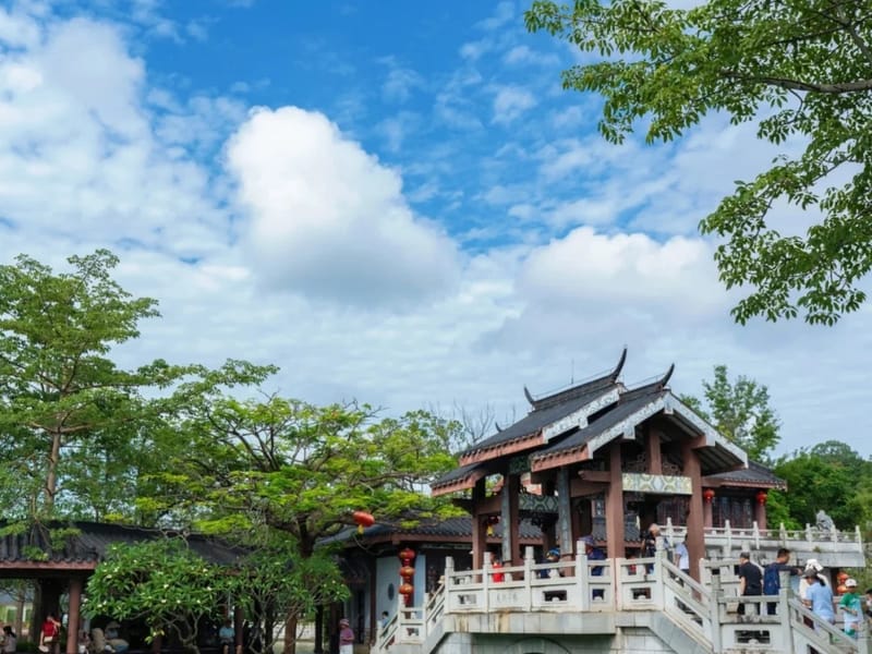 Guangzhou: Huizhou West Lake & Honghua Lake Cycling Day Trip