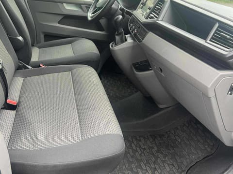 Reykjavik: Private Transfer From/To Keflavík Airport – Premium Minibus, photo 5