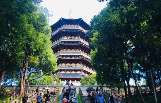 Hangzhou West Lake Traditional Costume Experience Private Tour