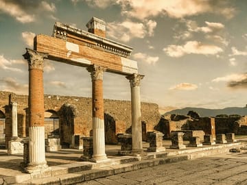 Pompeii 5-Hour Guided Tour from Naples with Transportation