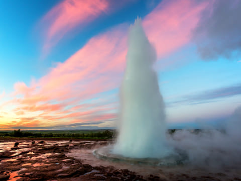 From Reykjavik: Golden Circle & Lagoon Full Day Small Group guided in Chinese冰岛黄金圈+蓝湖温泉中文一日精品团, photo 2