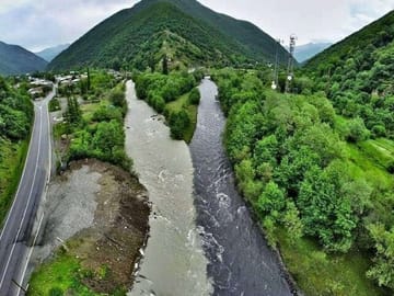4 Full days in Georgia with private tour, free aiport