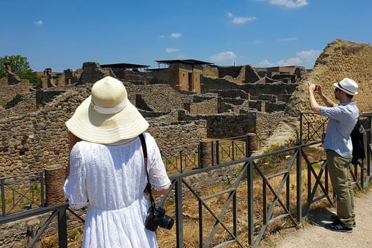 Full-Day Pompeii and Vesuvius Tour with Wine Tasting 