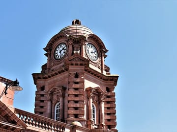 Private 2-Hour Walking Tour of Nottingham's History and Culture