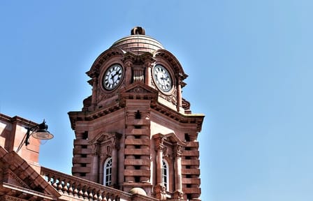 Private 2-Hour Walking Tour of Nottingham's History and Culture