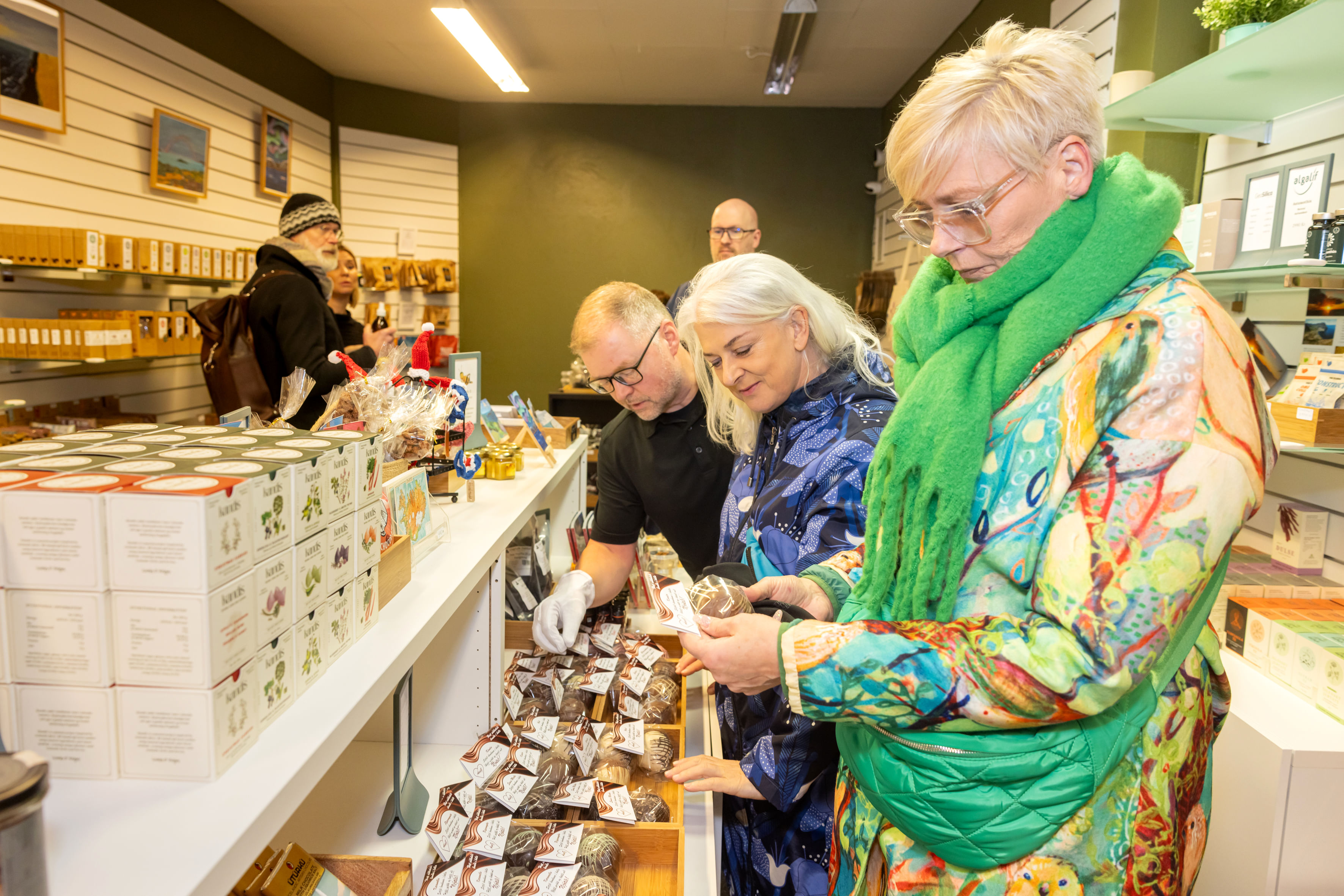 Travellers purchasing Icelandic Christmas specialities in a store