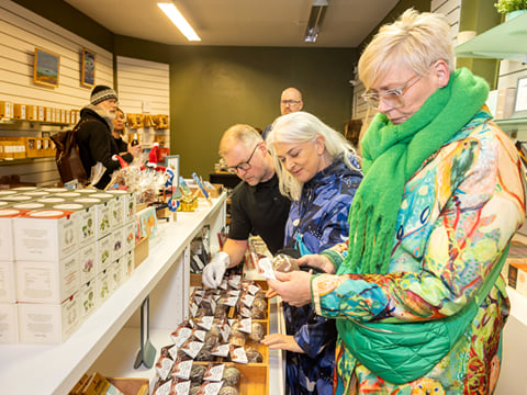 Travellers purchasing Icelandic Christmas specialities in a store