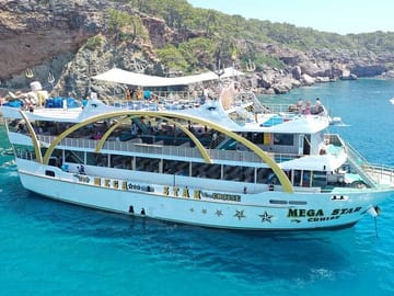 Antalya Yacht Tour with Lunch and Foam Party Experience