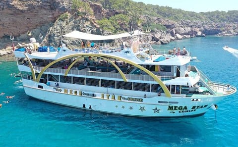 Antalya Yacht Tour with Lunch and Foam Party Experience