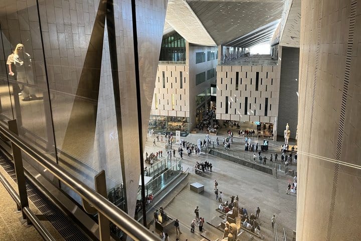 Expert Female Egyptologist to Grand Museum, Giza Pyramids, Sphinx