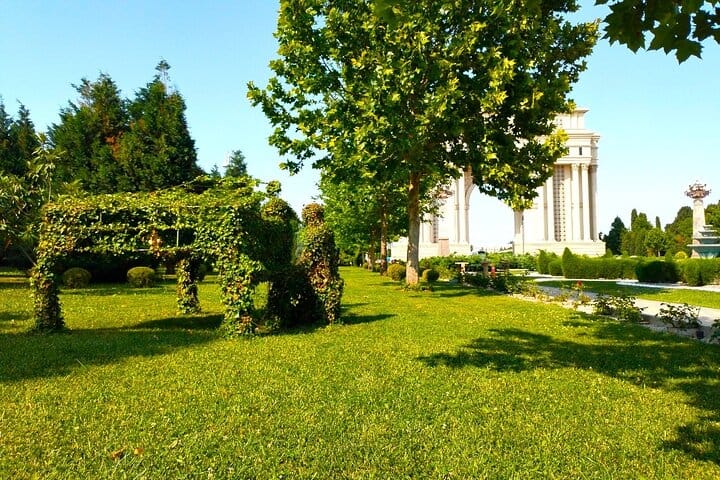 Ganja tour_Ganja tour-Ganja-tour-Ganca tour-Heydar Aliyev Park Ganja-best Azerbaijan Tour package-03