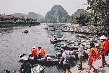 1 Day Luxury Tour to Ninh Binh : Hoa Lu & Tam Coc with Lunch