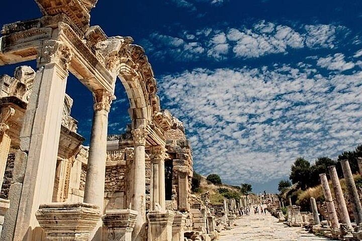 Ephesus & Wine Tasting Tour from Kusadasi Port: Explore Ancient Wonders