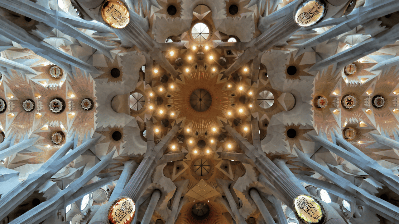Barcelona Old City Walking Tour + 1H Boat Cruise 8