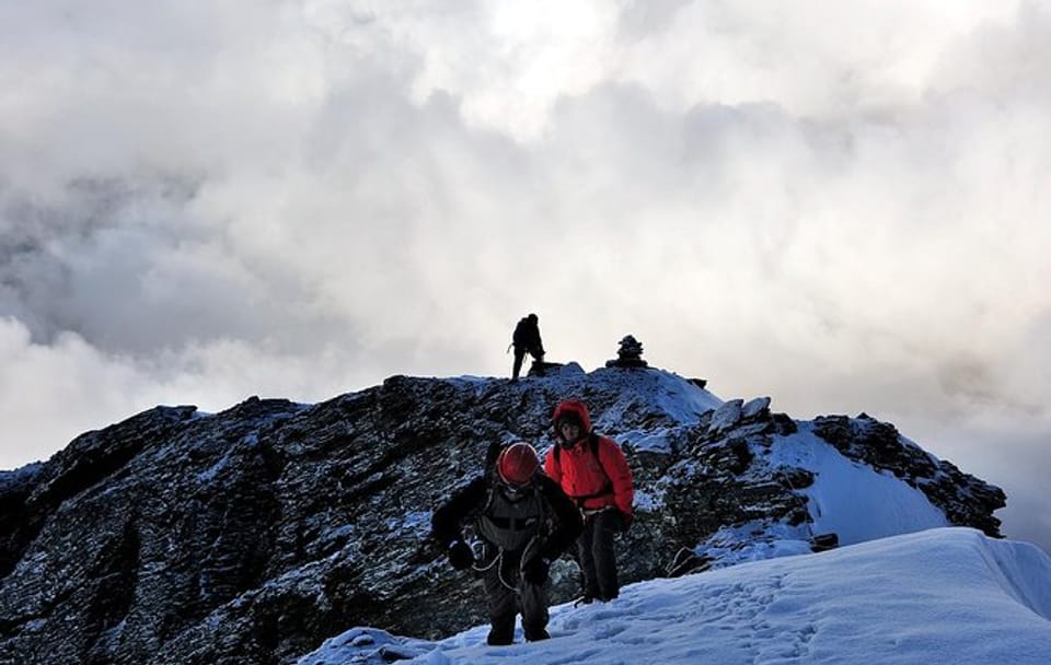 Pisang Peak Climbing with Thorung La Pass – 23 Days of Alpine Adventure in the Annapurna Realm