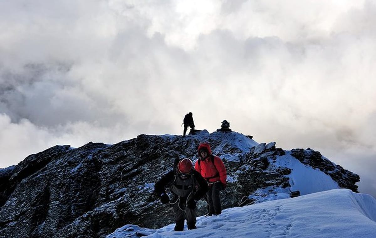 Pisang Peak Climbing with Thorung La Pass – 23 Days of Alpine Adventure in the Annapurna Realm