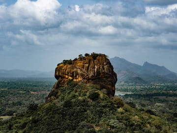 Pidurangala and Sigiriya Adventure Tour in Sri Lanka