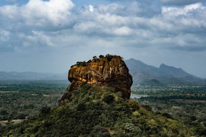 Pidurangala, Hiriwaduna Village & Sigiriya Tour (German & English)