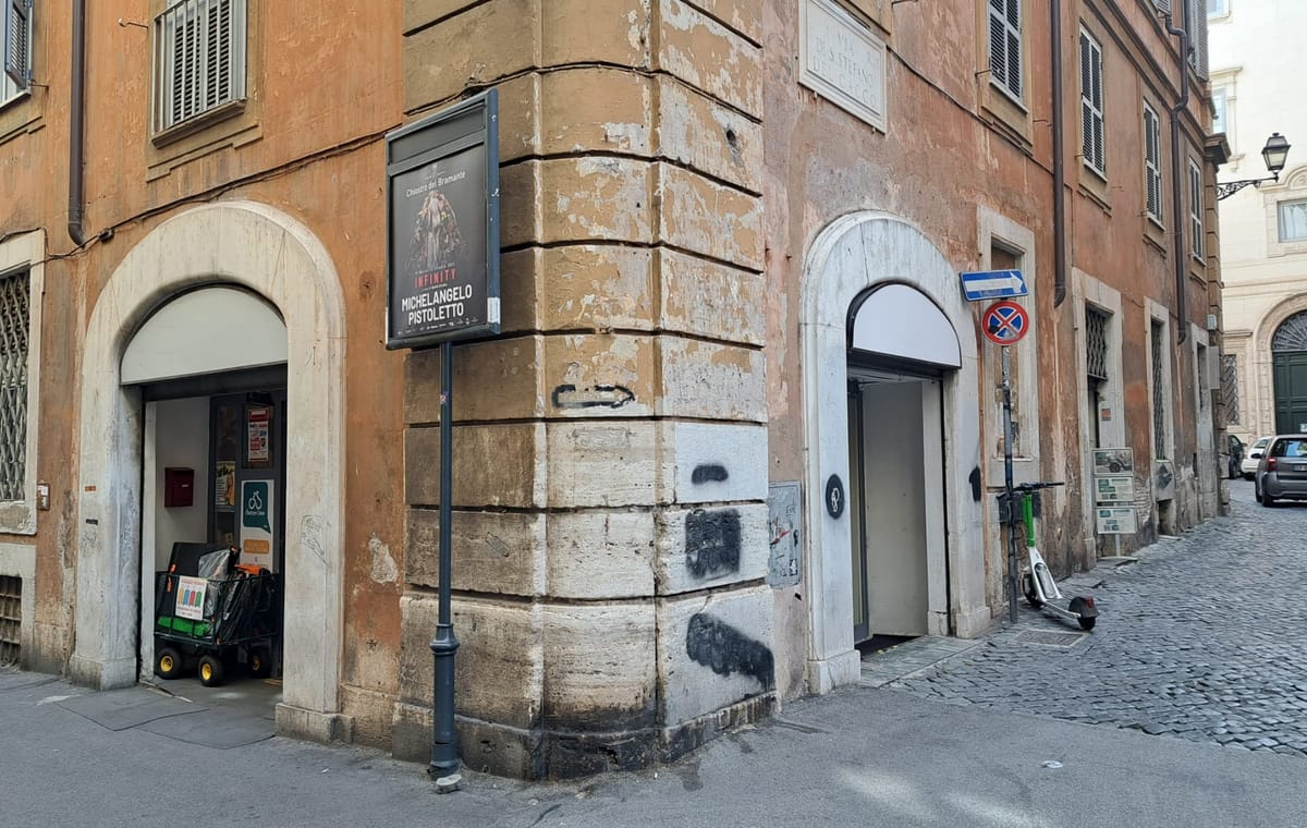Electric Bikes at Piazza Venezia