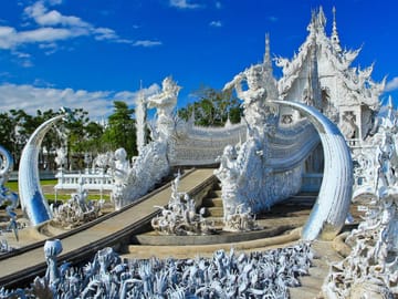 Chiang Rai by Night with Show, Dinner and Trishaw Ride