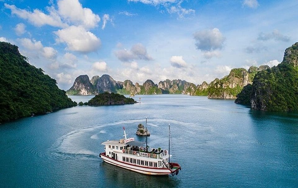 Ha Long Bay Six Hours Trip Kayaking & Swimming on Beach