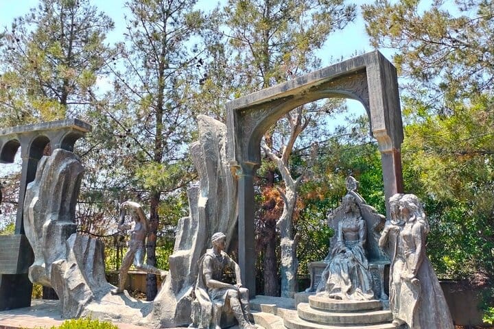 Nizami_Ganjavi_mausoleum_in_Ganja,_Azerbaijan_Ganja_tour_Baku_Nizami_Ganjavi-VLA Travel-Khamsa-Xamsa-Xemse-02