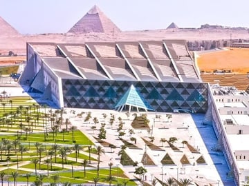 Cairo Day Trip from Hurghada: Pyramids & Grand Egyptian Museum