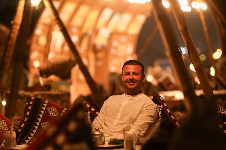 Cairo VIP Night in Giza: Bedouin Dinner, Live Show & Photographer