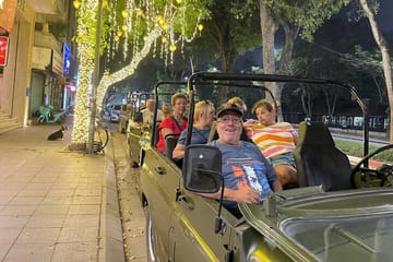 Foodie Streets Jeep Car with Guide