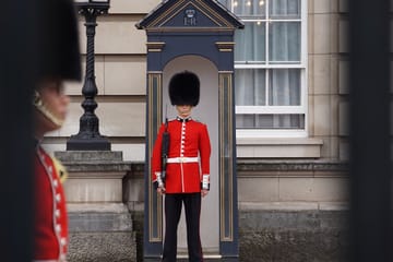 London and Paris 7-Day Rail Tour with City Exploration