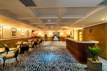 Day Cruise with Outdoor Jacuzzi in Halong Bay, Vietnam