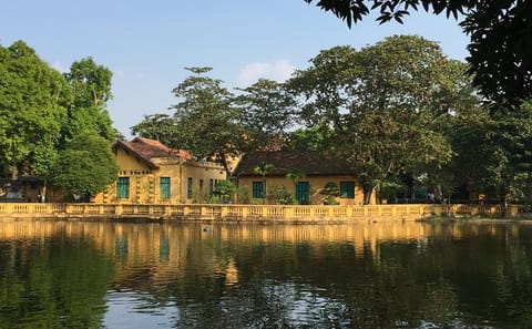 Full-Day Historical Tour of Hanoi's Cultural Landmarks