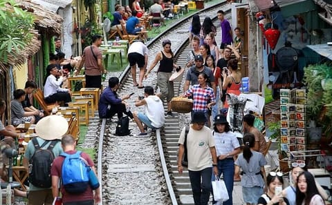Hanoi City Walking Tour: Explore Hoàn Kiếm and Train Street