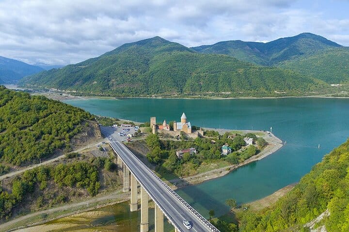 4 Full days in Georgia with private tour, free aiport