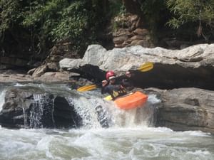 "KAYAK E+" 3-Hour Advanced White Water Kayaking Mae Wang River Canyon