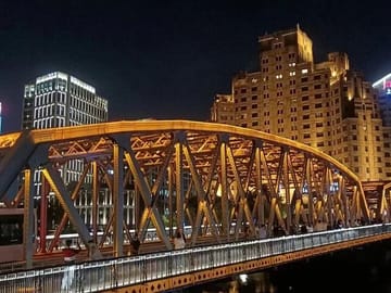 Shanghai Night River Cruise Tour and Yang’s Dumpling Experience